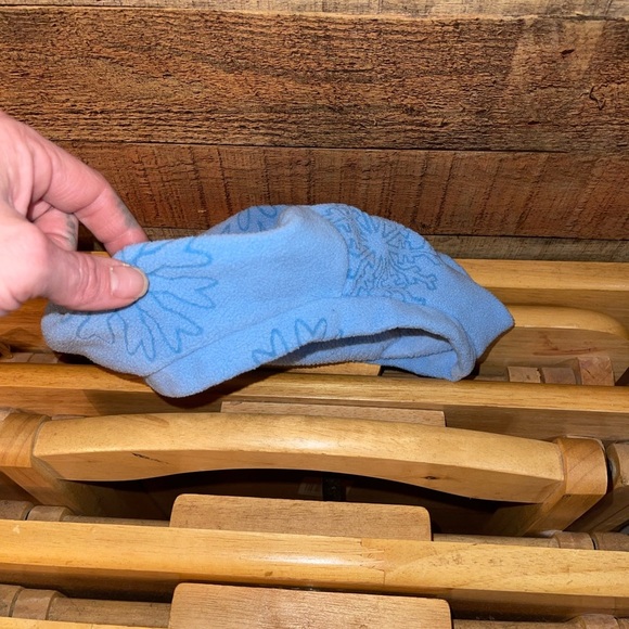 Old Navy Floral Fleece Beret Hat - Picture 3 of 5